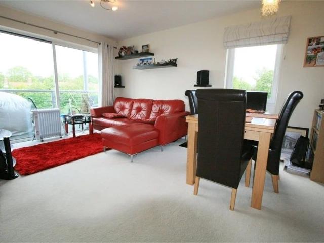 2 Bed Flat, Medhurst Drive, BR1