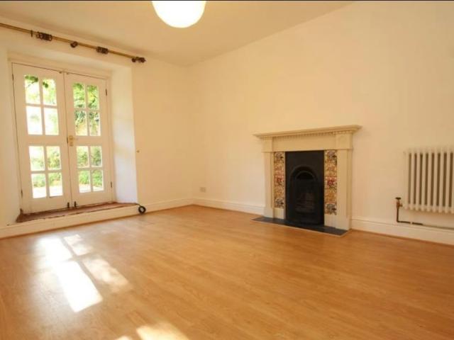2 Bed Flat, Melrose Place, BS8