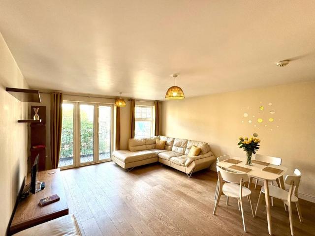2 Bed Flat, Mill Cross Court, TW8