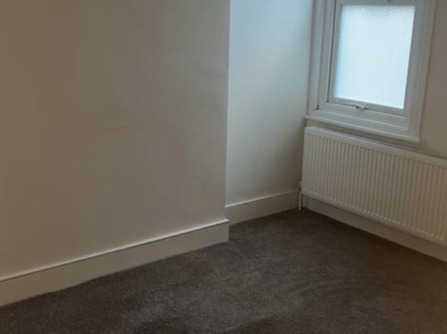 2 bed flat NW