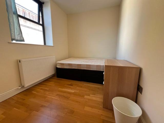 2 Bed Flat Near Elephant & Castle Station, SE17
