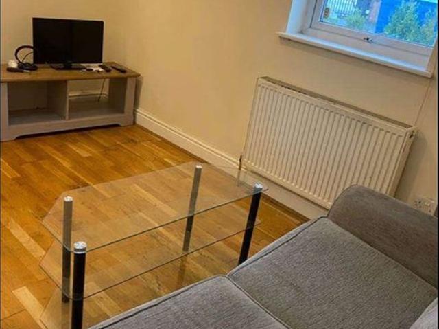 2 Bed Flat, Nikitas House, M5