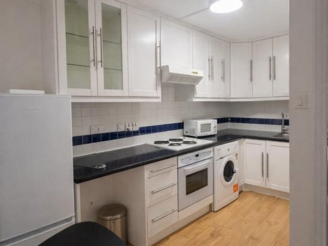 2 Bed Flat No Reception in Prime Location