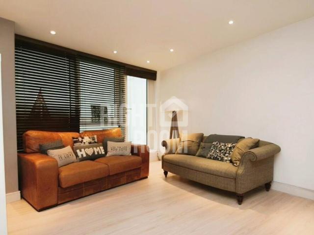 2 Bed Flat, No.1 Building Gunwharf Quays, Portsmouth PO1