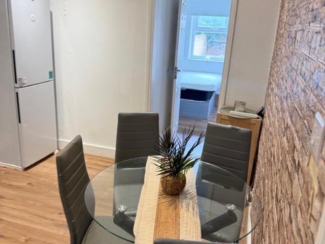 2 Bed Flat, Norman Road, IG1