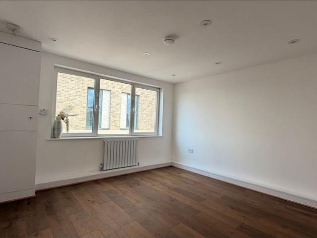 2 Bed Flat, North End, CR0