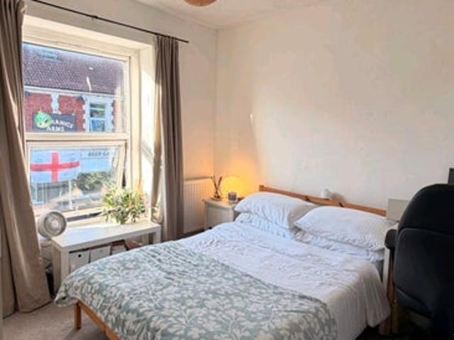 2 bed flat nr St George Park.Cat friendly avbl Oct