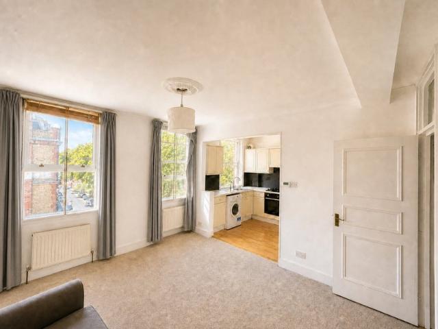 2 Bed Flat overlooking Nevern Square