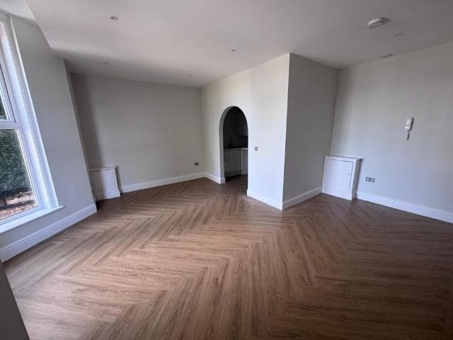 2 Bed Flat, Oxton, CH43
