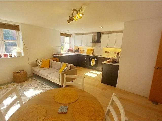 2 Bed Flat, Ockbrook Drive, NG3