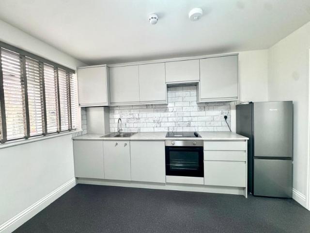 2 Bed Flat Old Ruislip Road, Northolt, UB5