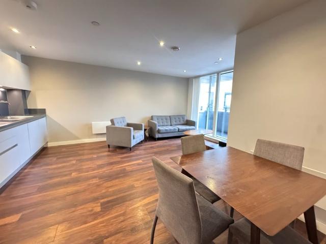 2 Bed Flat, One Regent, M3