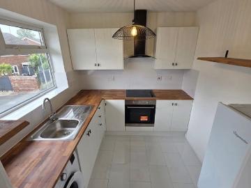 2 bed flat available