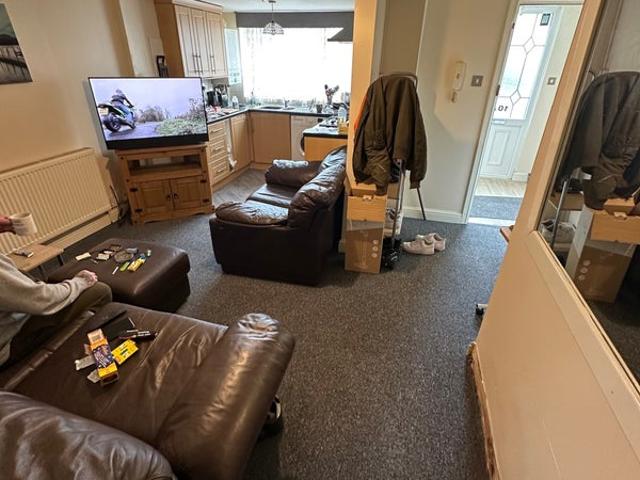 2 bed flat available