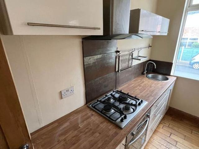 2 bed flat available in LS11