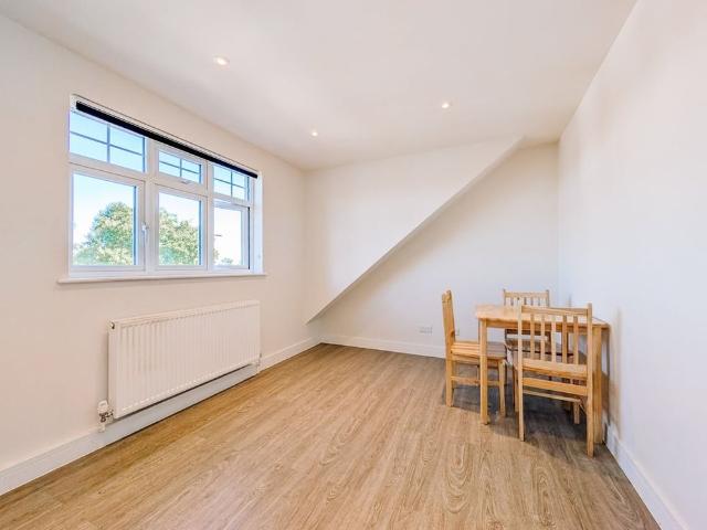 2 Bed Flat, Addiscombe Road, CR0