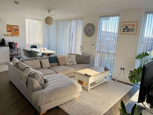 2 Bed Flat, Adenmore Road, SE6