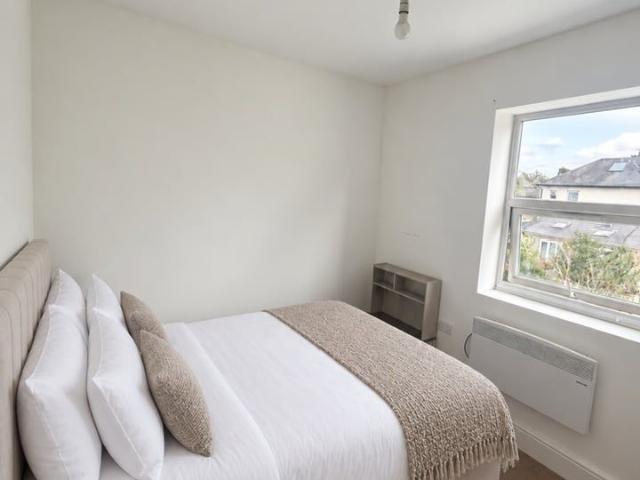 2 Bed Flat, Aldborough Road South, IG3