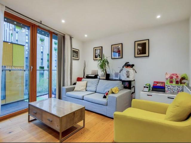 2 Bed Flat, Arboretum Place, IG11