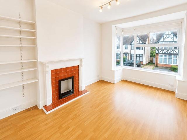 2 Bed Flat, Bulstrode Avenue, TW3