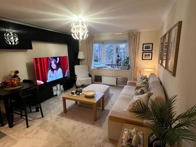 2 Bed Flat, Bunning Way, N7