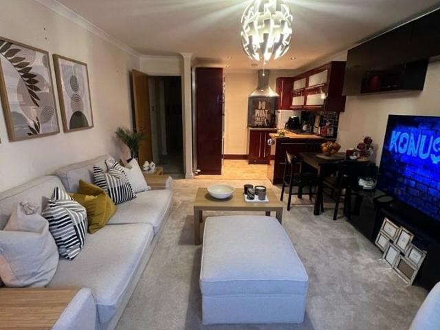 2 Bed Flat, Bunning Way, N7