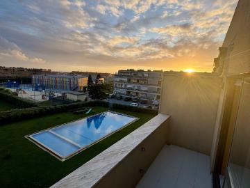 2 bed flat by the sea w pool
