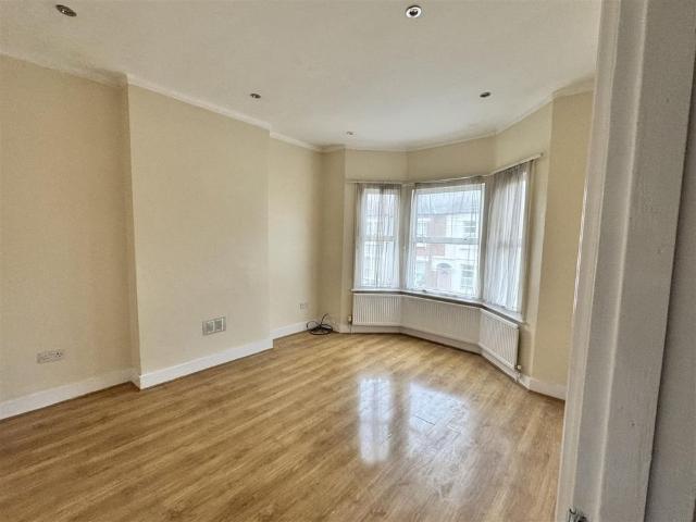 2 Bed Flat, Byton Road, SW17
