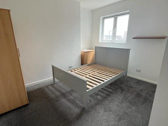 2 Bed Flat, Balham High Road, SW12