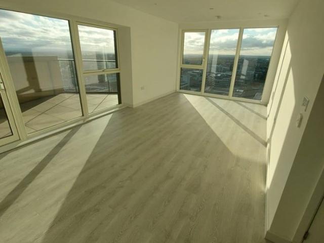 2 Bed Flat, Barratt House, TW3