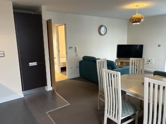 2 Bed Flat, Barton Place, M4