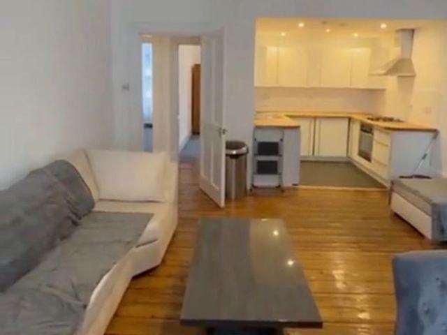 2 Bed Flat, Bath At, G2