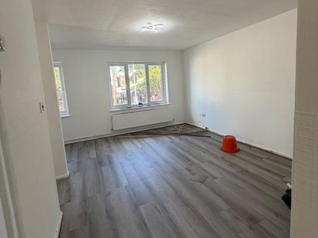 2 Bed Flat, Baxter Road, IG1