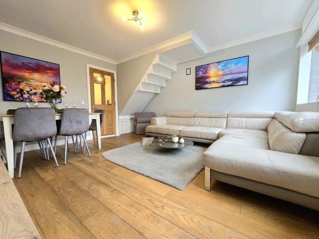 2 Bed Flat, Bayer House, EC1Y