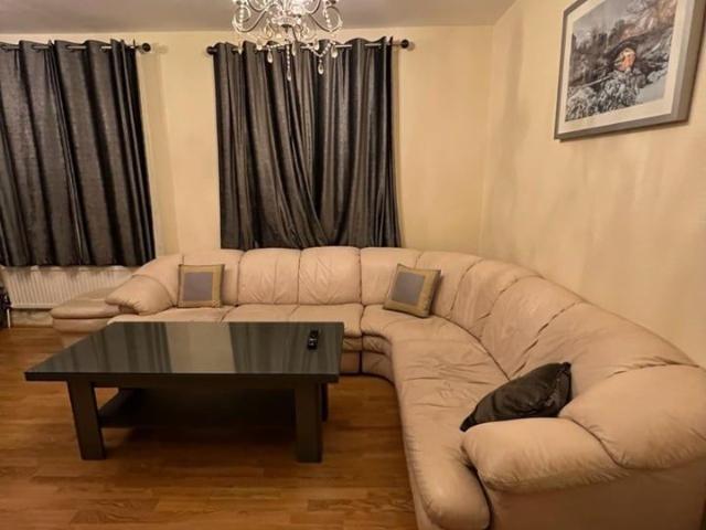 2 Bed Flat, Beehive Lane, IG1