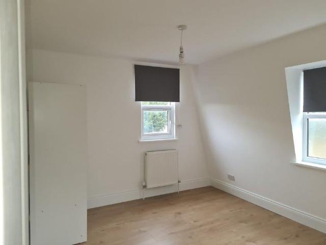 2 Bed Flat, Bensham Manor Road, CR7