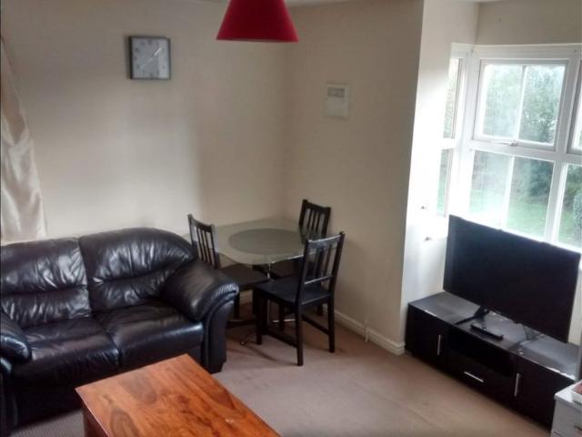 2 Bed Flat, Berberis Court, IG1