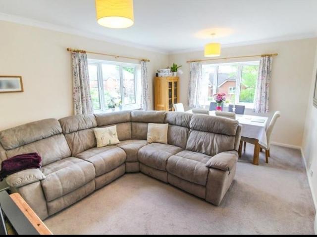 2 Bed Flat, Bexley Court, RG30