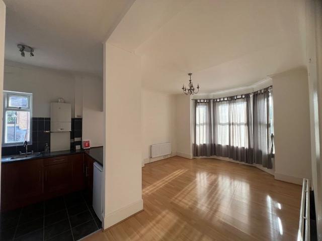 2 Bed Flat, Birdhurst Rise, CR2