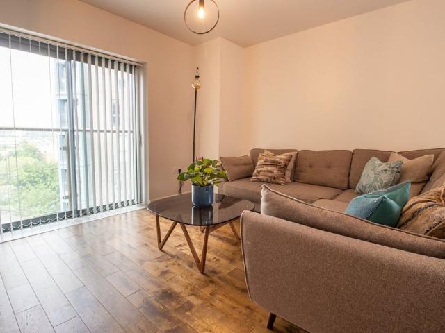 2 Bed Flat, Bouverie Court, LS9