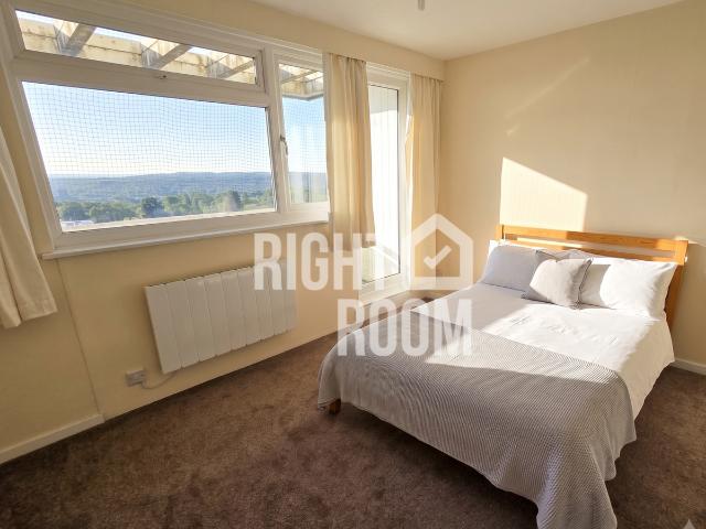 2 Bed Flat, Brampton Tower, Bassett Avenue, Southampton SO16, 2 bed flat to rent, £1,400 pcm | PrimeLocation
