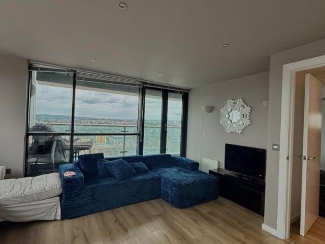 2 Bed Flat, Bridgewater Place, LS11