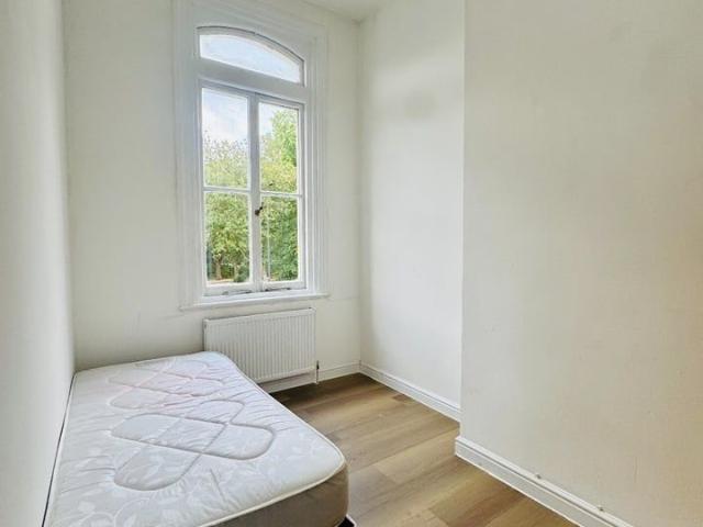 2 Bed Flat, Brixton Hill, SW2