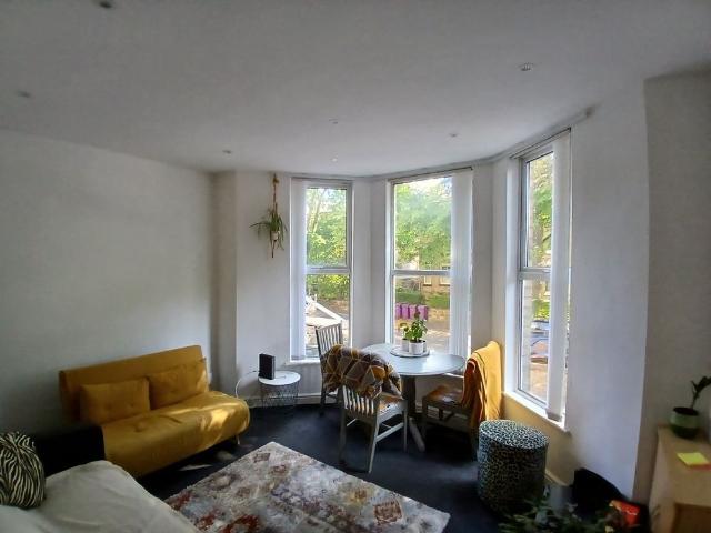 2 Bed Flat, Brompton Avenue, L17