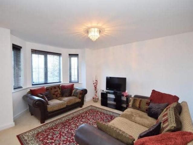 2 Bed Flat, Broadlands Gardens, LS28