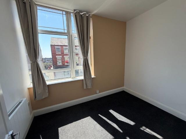 2 Bed Flat, Capitol Buildings, CH45