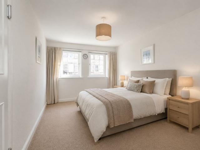 2 Bed Flat, Causewayside, EH9