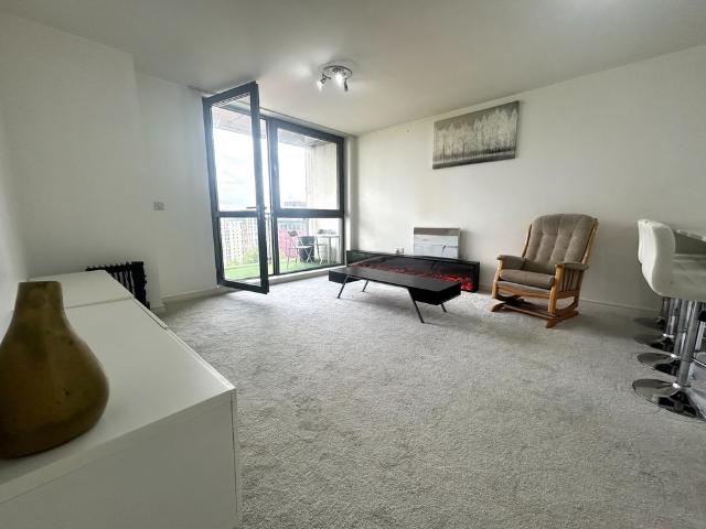 2 Bed Flat, Centenary Plaza, B1