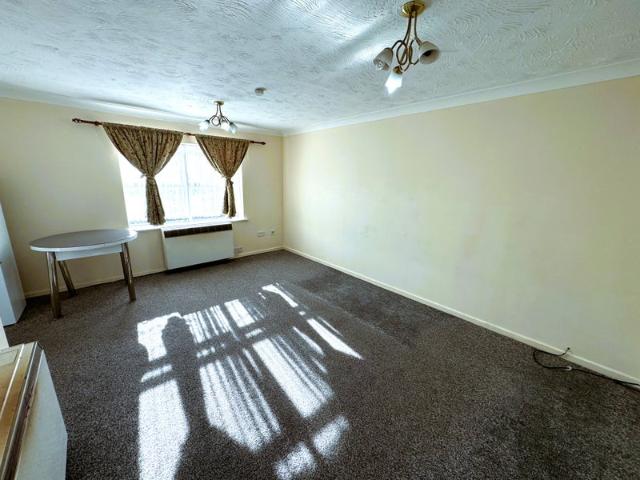 2 Bed Flat Chadwell Heath £1775 Pcm