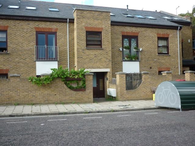 2 Bed Flat, Chelmer Road, E9